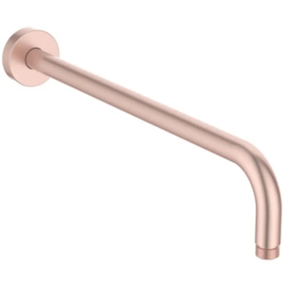 Wandanschluss von Ideal Standard, mit einem langen, gebogenen Rohr, das an einer Wand montiert wird, um eine Dusche oder einen Wasserhahn zu unterstützen.
